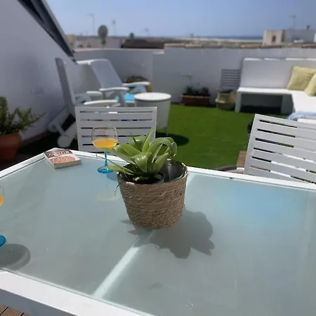Дом отдыха Casa Lola Conil - Azotea Al Mar Y Parking - Solo Familias O Parejas Кониль-де-ла-Фронтера